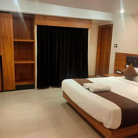 Hotel Aerocity Golden New Delhi Airport